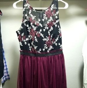 Sleeveless knee high dress